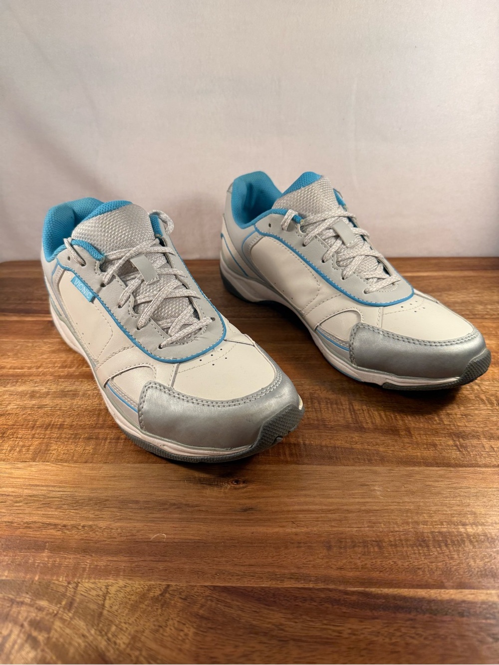 Vionic Zen Walking Shoes, White Leather Mesh Upper Silver/Blue Size 9.5